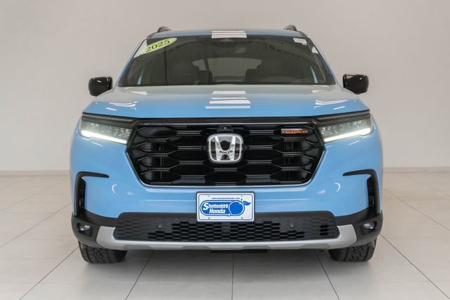 Used 2025 Honda Pilot TrailSport image 5
