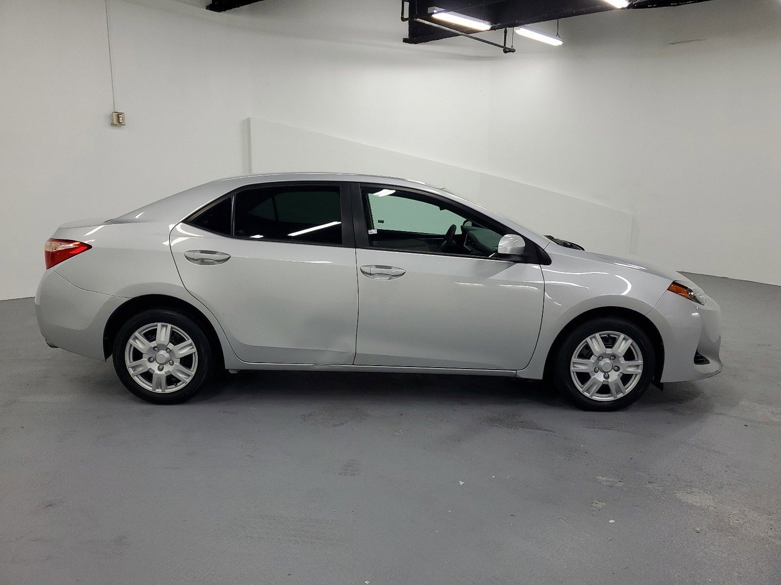 Used 2019 Toyota Corolla LE image 8