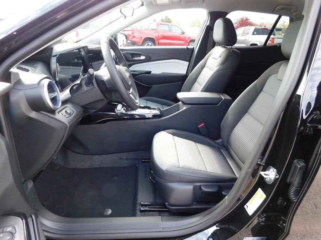 New 2026 Chevrolet Trax LT w/ Driver Confidence Package FWD image 12