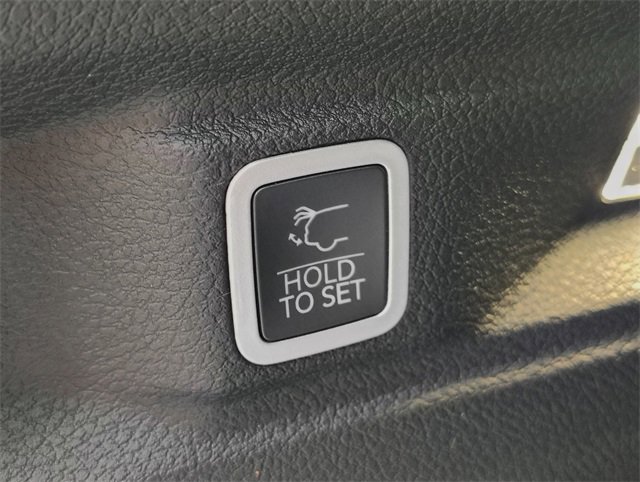 New 2025 Jeep Grand Cherokee L Laredo image 34