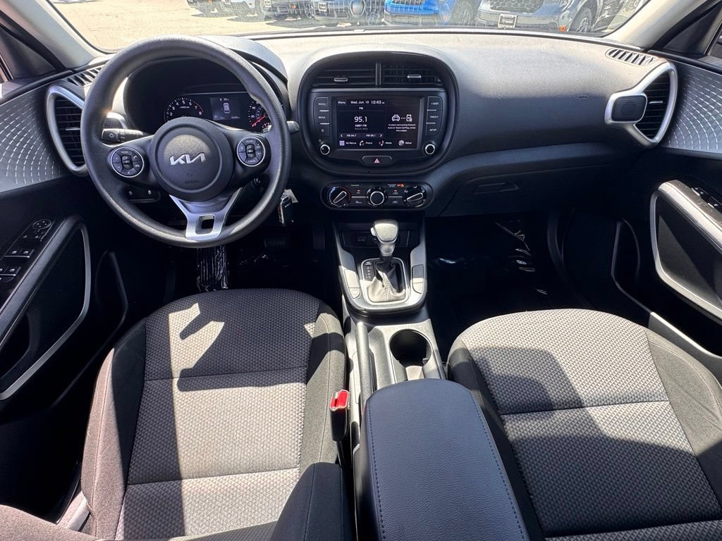 Used 2022 Kia Soul LX FWD image 28