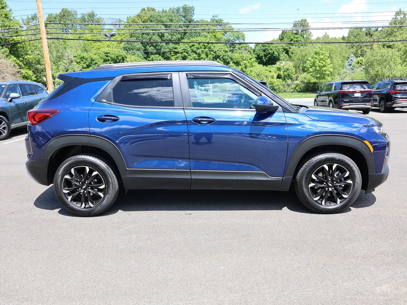 Used 2023 Chevrolet TrailBlazer LT w/ Convenience Package AWD/4WD image 8