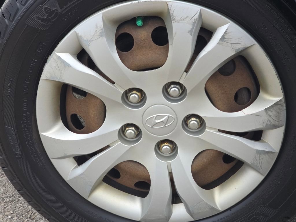 Used 2010 Hyundai Elantra GLS image 6