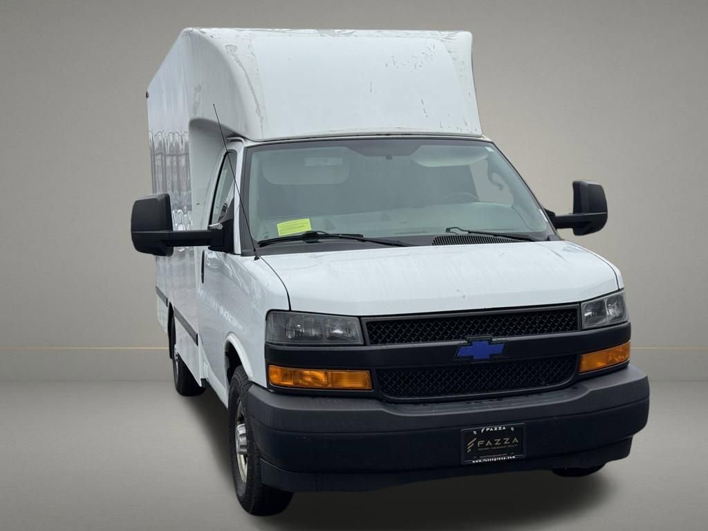 Used 2018 Chevrolet Express 3500 w/ Driver Convenience Package RWD image 15