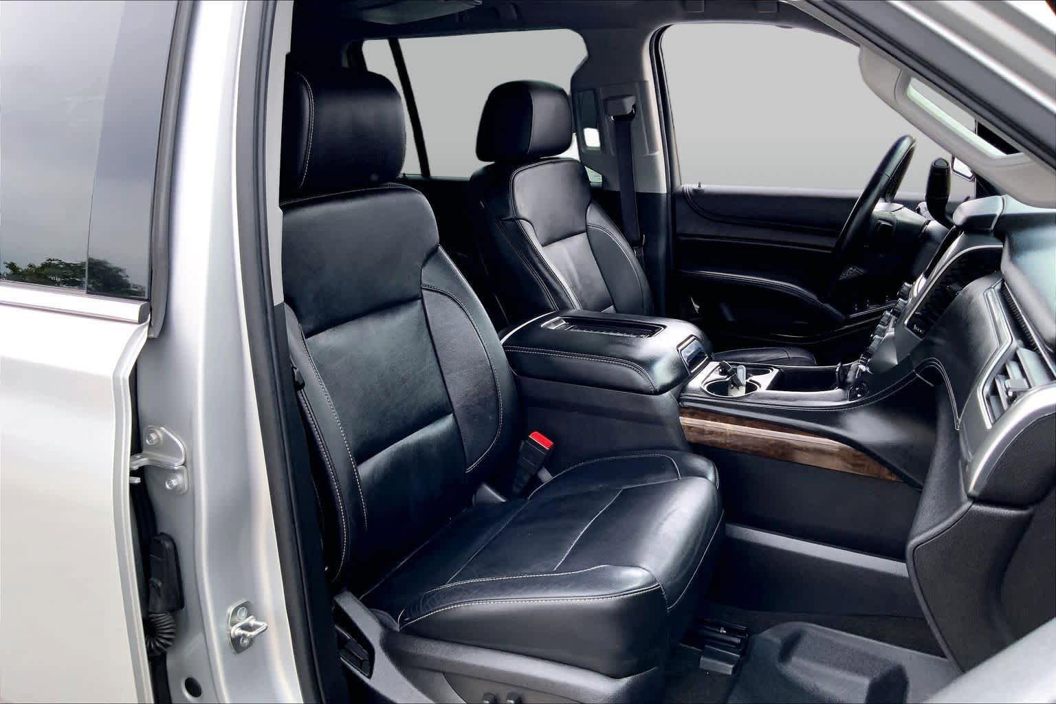 Used 2015 Chevrolet Suburban LT w/ Luxury Package RWD image 9