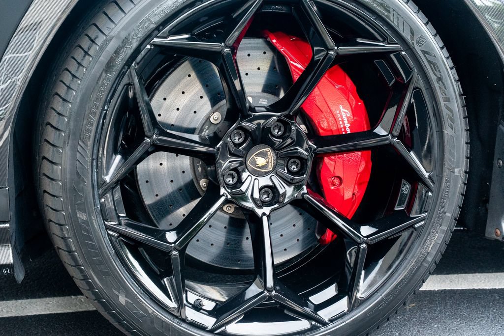 Used 2024 Lamborghini Urus Performante AWD/4WD image 26
