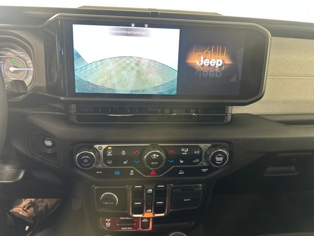 Used 2024 Jeep Wrangler Unlimited image 22