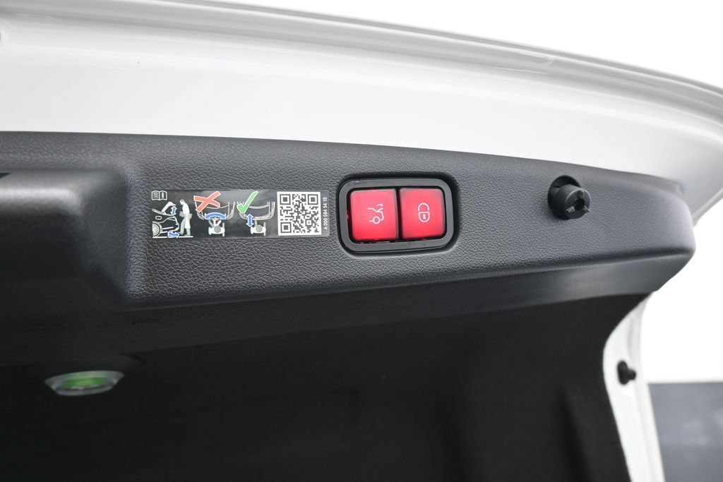 Used 2025 Mercedes-Benz E 350 Sedan image 46