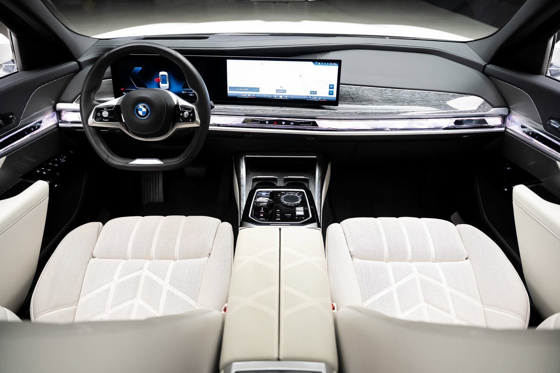 Used 2024 BMW i7 xDrive60 image 42