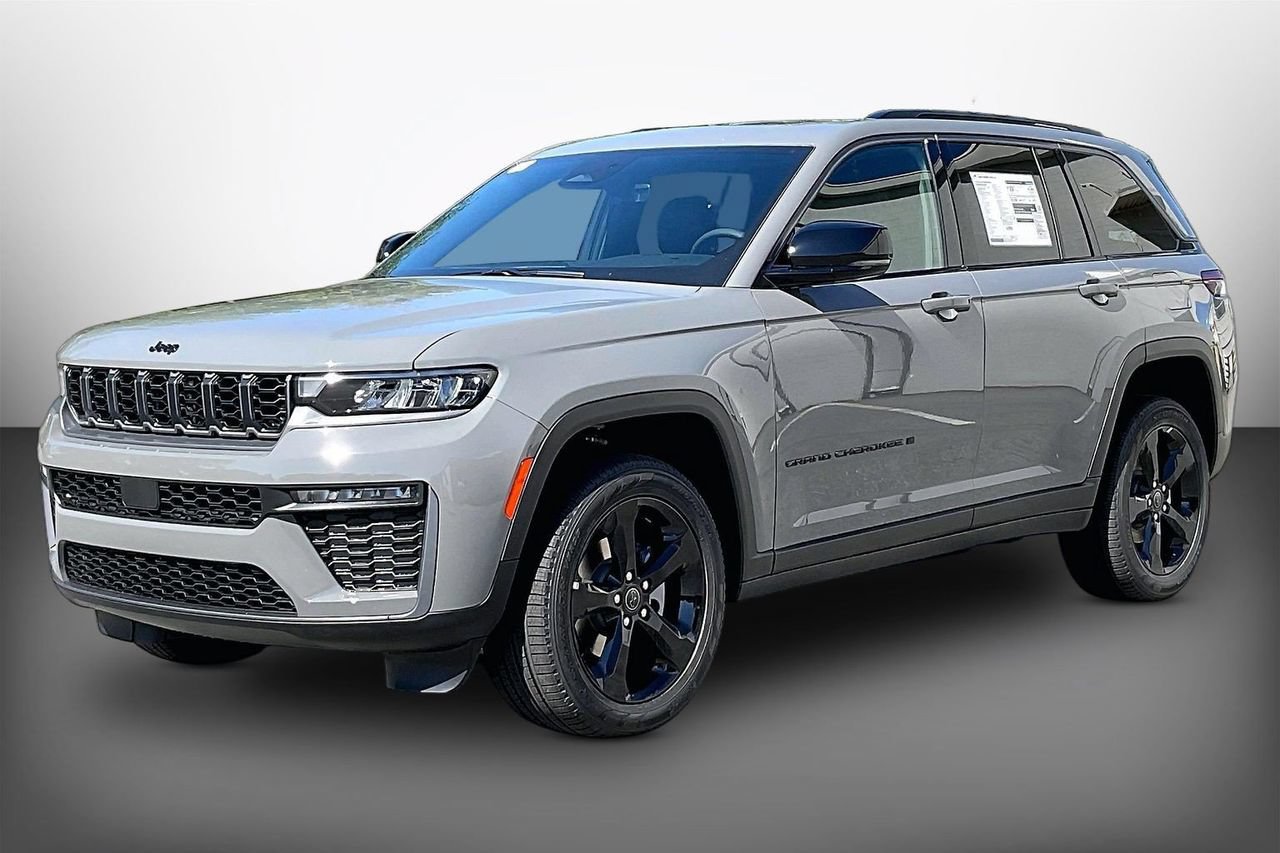 New 2027 Jeep Grand Cherokee Limited w/ Limited Altitude Package RWD image 4