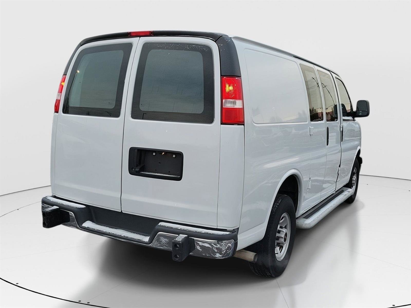 Used 2024 GMC Savana 2500 w/ Driver Convenience Package image 4