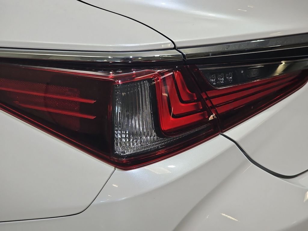 Used 2020 Lexus ES 350 Ultra Luxury w/ Accessory Package 2 FWD image 36