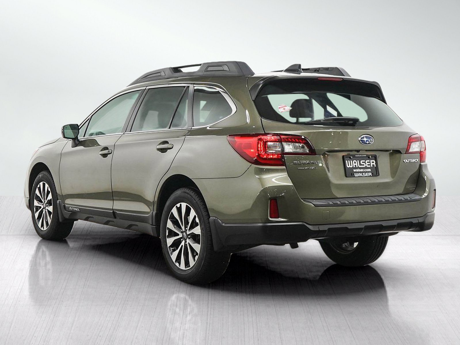 Used 2016 Subaru Outback 2.5i Limited AWD/4WD image 3