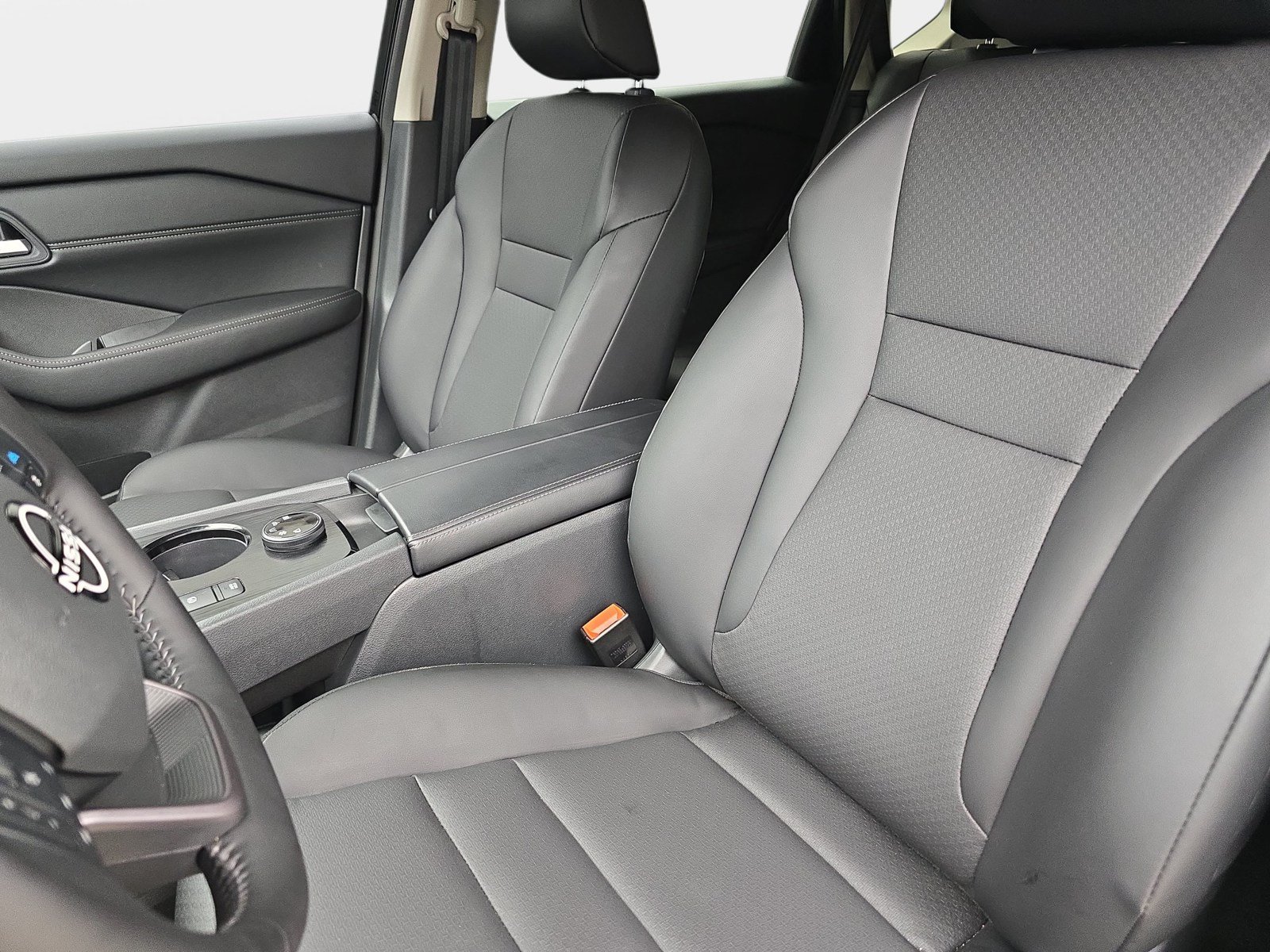 Used 2026 Nissan Rogue Dark Armor AWD/4WD image 12