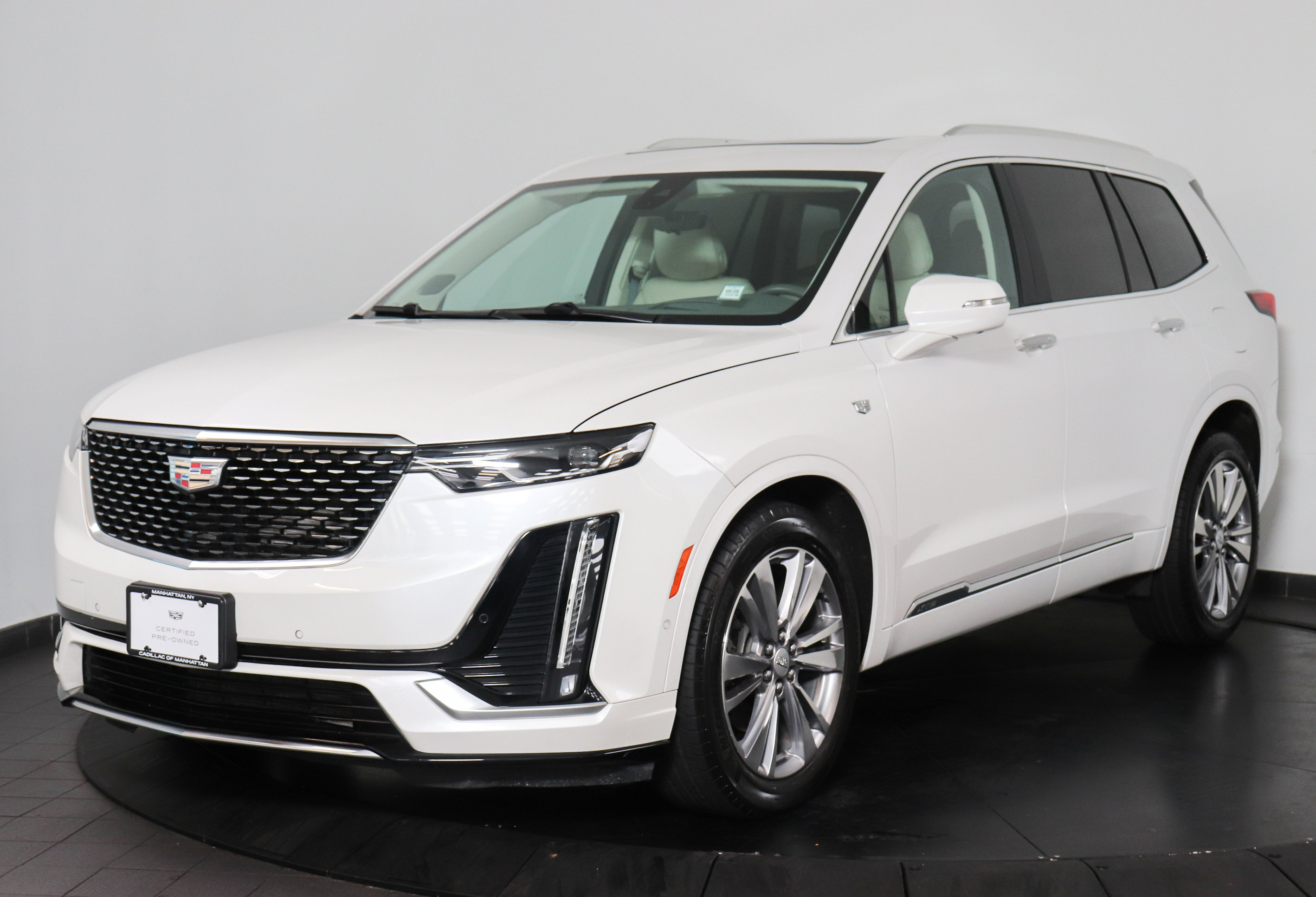Used 2024 Cadillac XT6 Premium Luxury w/ Technology Package AWD/4WD image 1