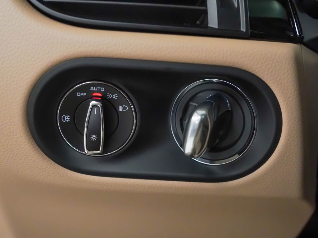 Certified 2026 Porsche Macan AWD/4WD image 25