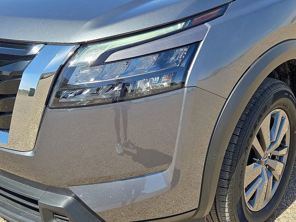 Used 2025 Nissan Pathfinder SV AWD/4WD image 9