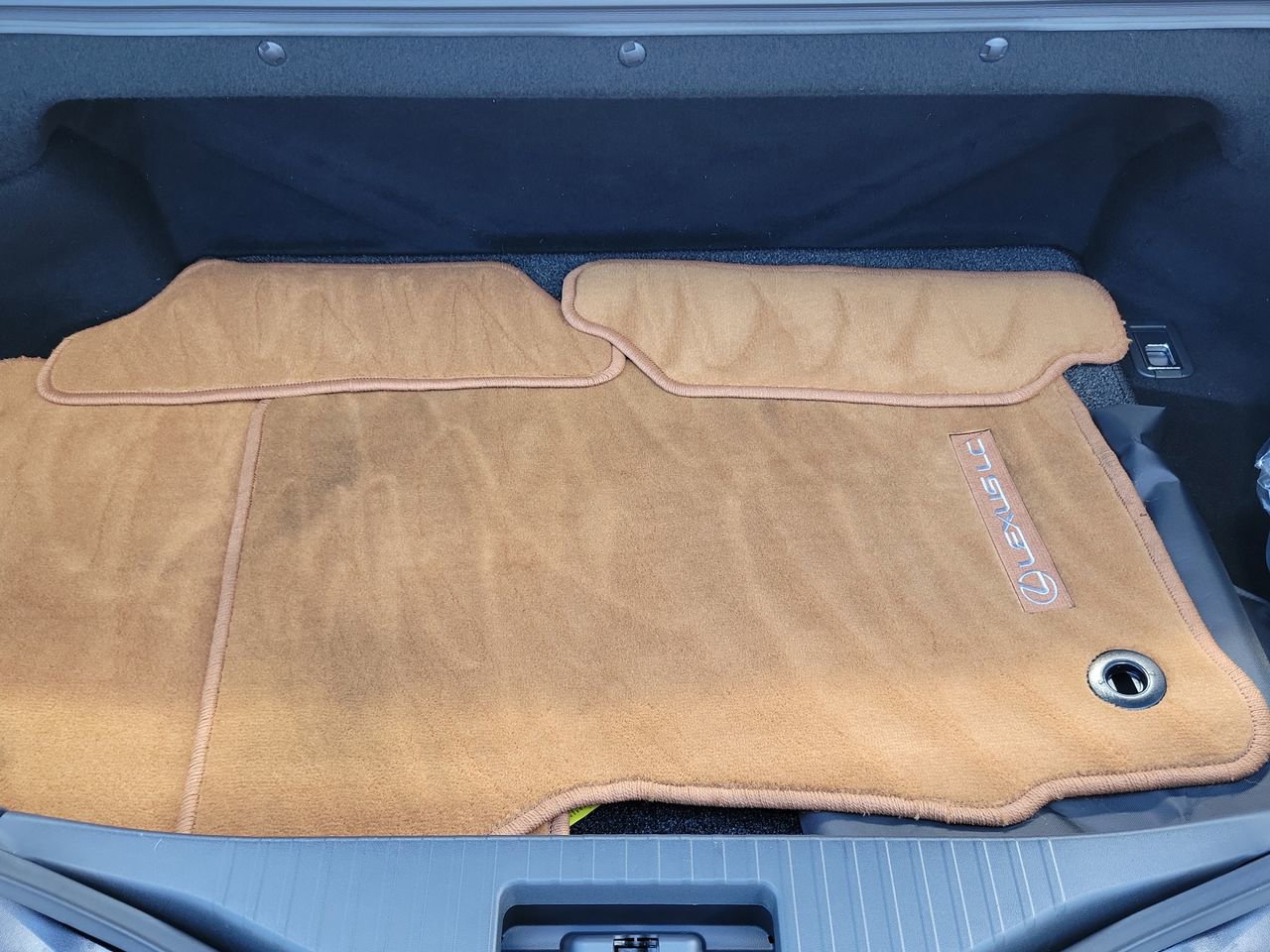 Used 2022 Lexus LC 500 Convertible image 9