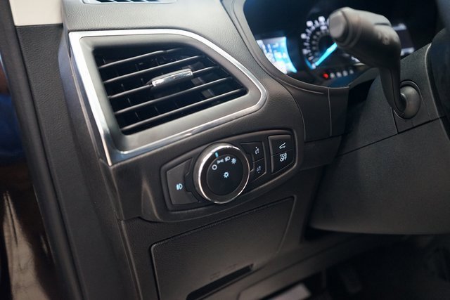 Used 2022 Ford Edge Titanium image 28