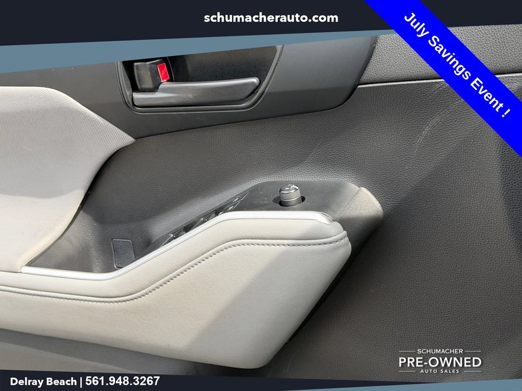 Used 2021 Toyota Highlander LE FWD image 24