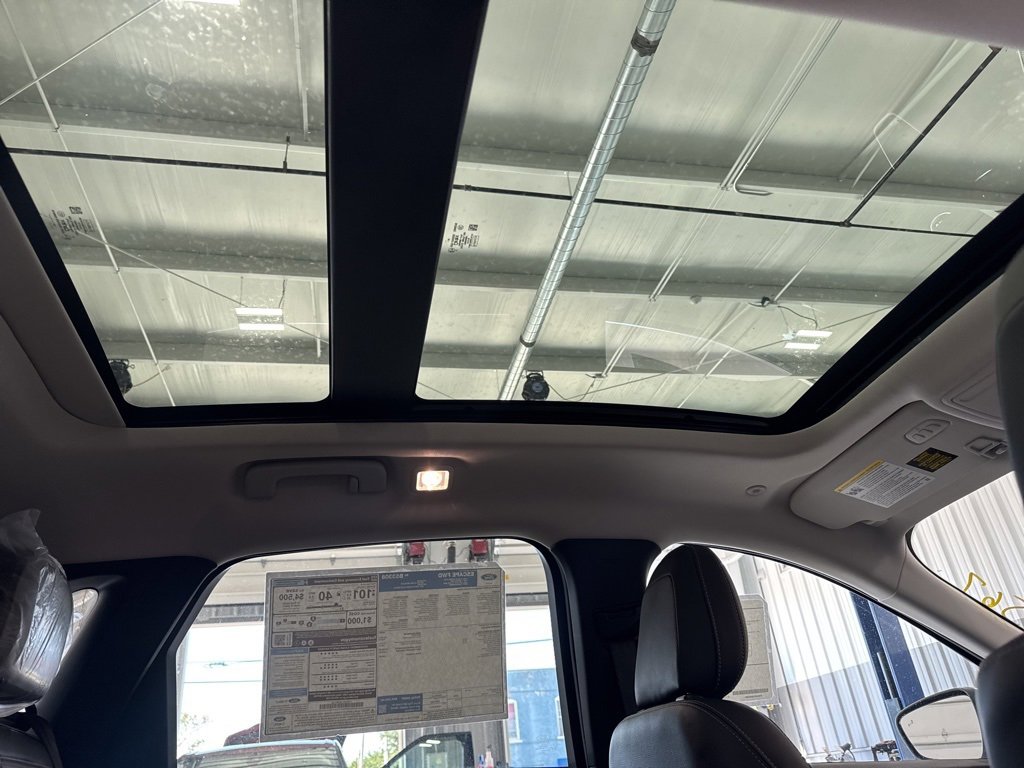 New 2025 Ford Escape SE w/ PHEV Premium Package image 37