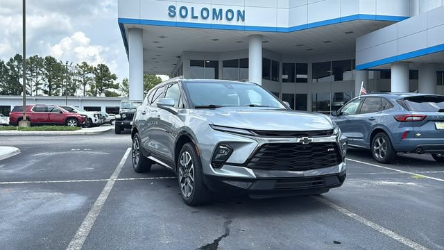Used 2023 Chevrolet Blazer RS w/ Driver Confidence II Package FWD image 1