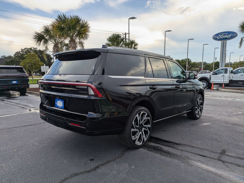 New 2027 Lincoln Navigator Black Label AWD/4WD image 4