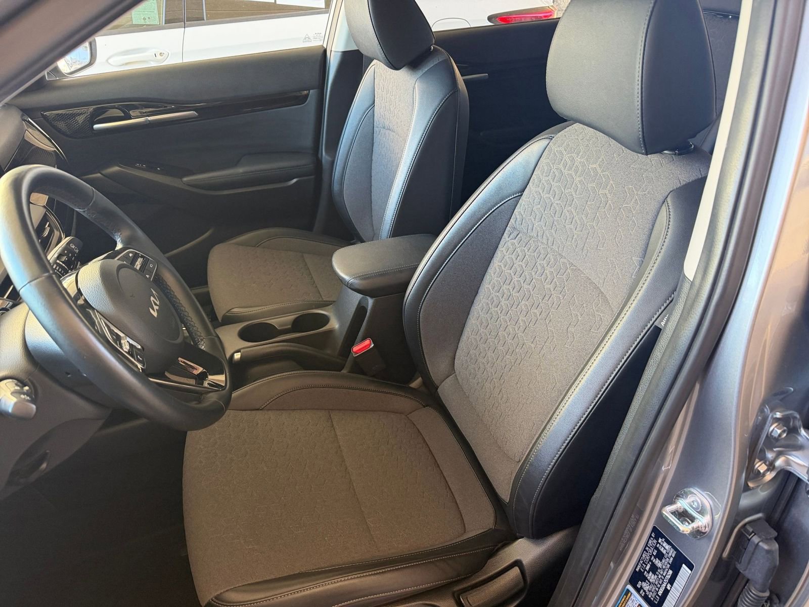 Used 2025 Kia Seltos S image 38