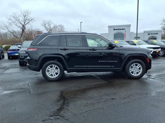 Certified 2023 Jeep Grand Cherokee Laredo AWD/4WD image 2