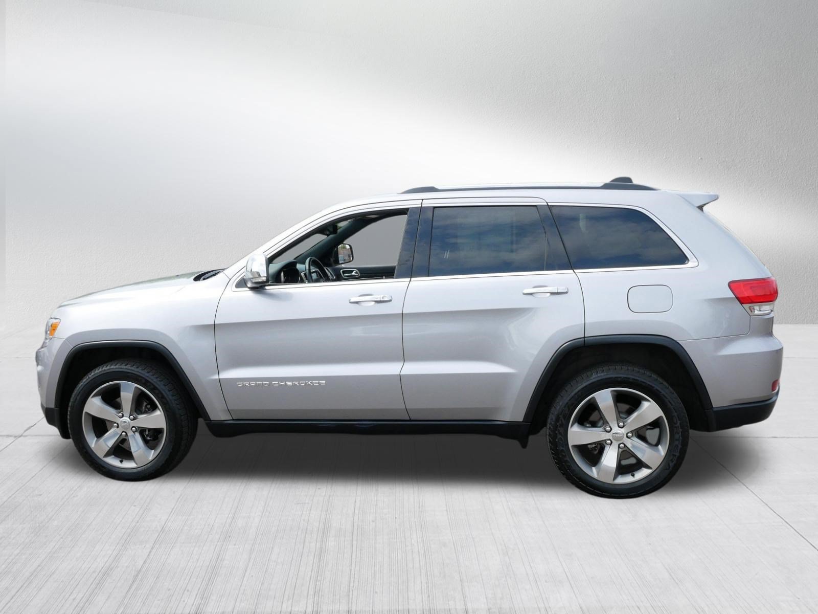 Used 2014 Jeep Grand Cherokee Limited w/ Trailer Tow Group IV AWD/4WD image 4