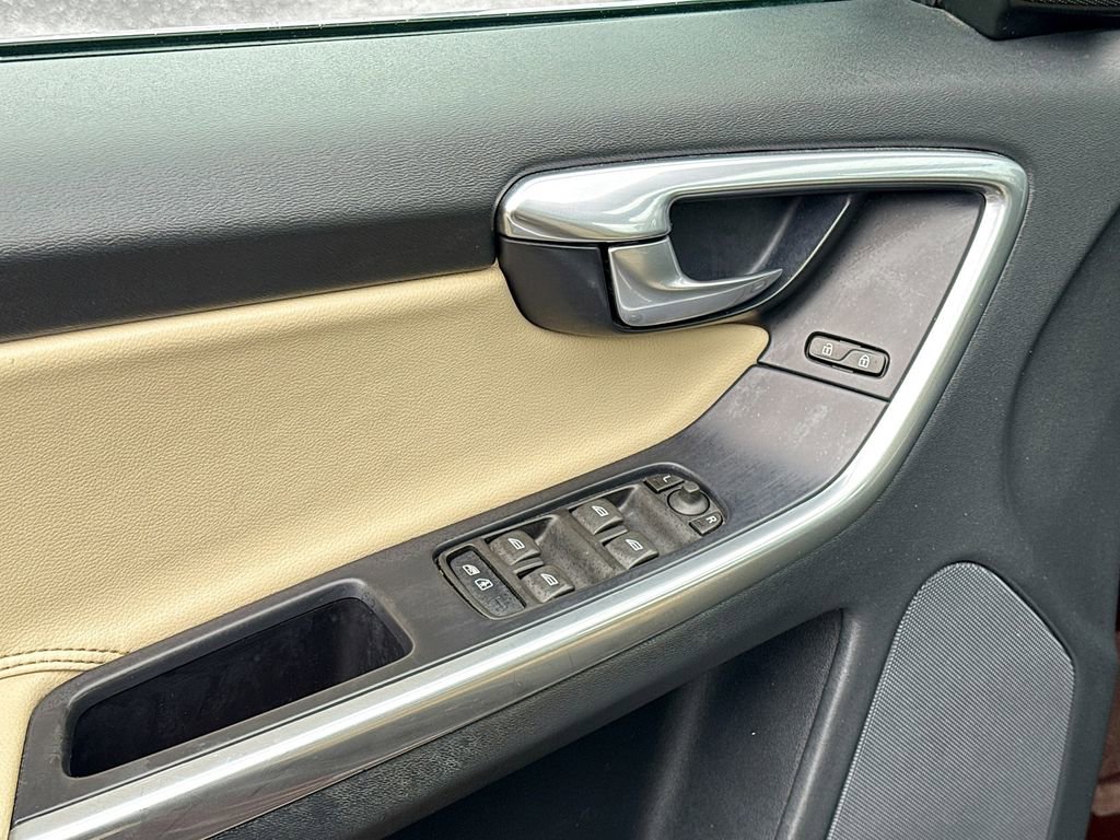 Used 2016 Volvo XC60 T6 w/ Proximity Package image 19