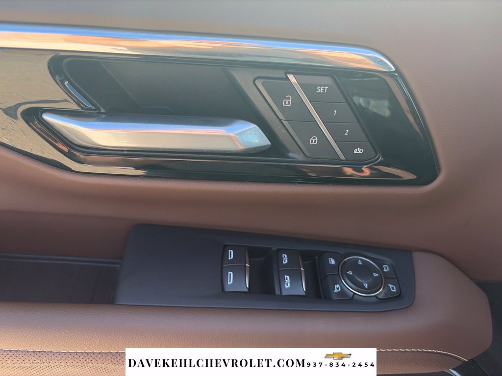 Used 2025 Chevrolet Tahoe High Country AWD/4WD image 9