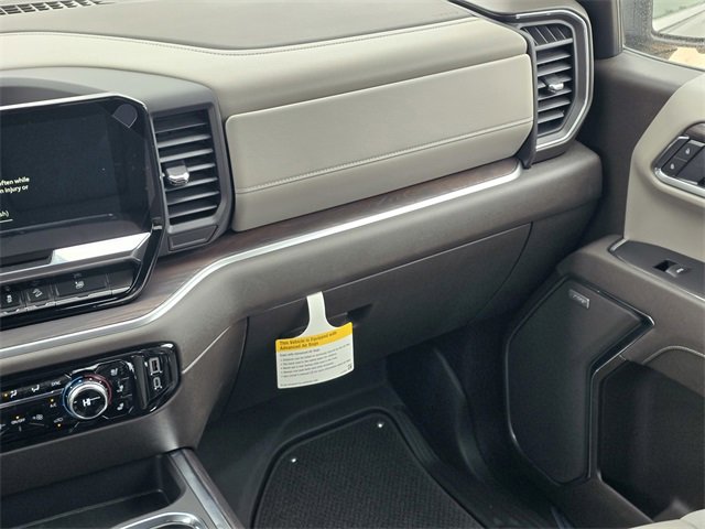 New 2026 GMC Sierra 1500 SLT image 17