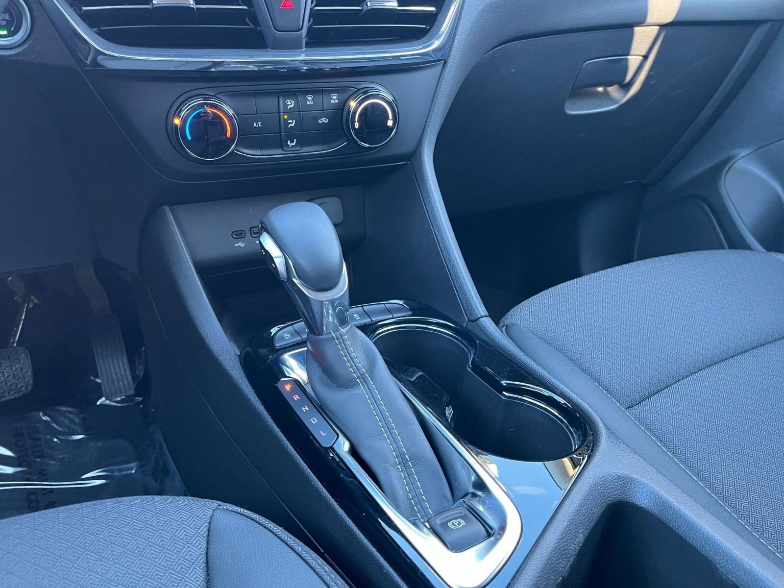 Used 2025 Buick Encore GX Preferred image 41