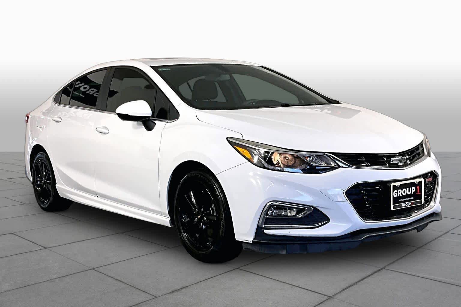 Used 2018 Chevrolet Cruze LT w/ Sun And Sound Package FWD image 3