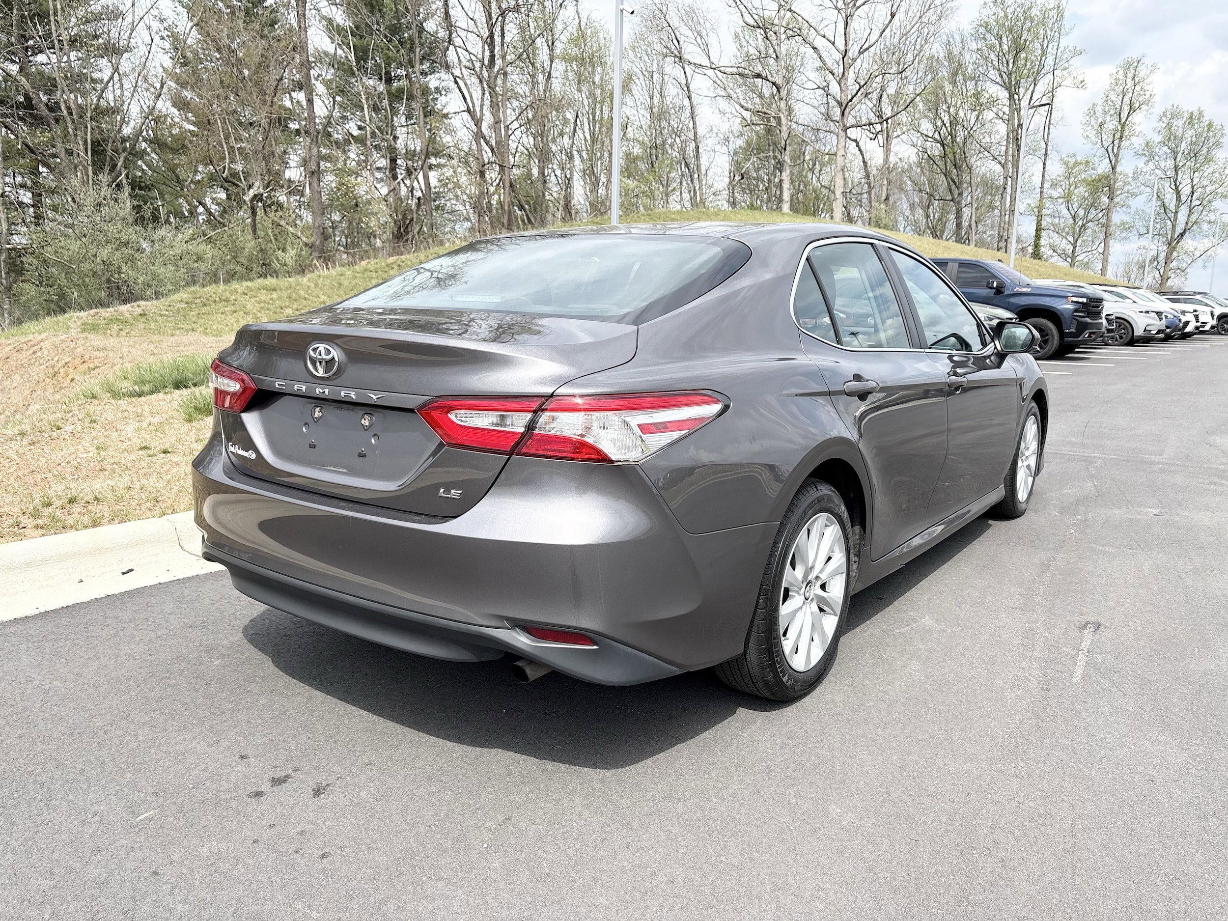 Used 2018 Toyota Camry LE FWD image 9