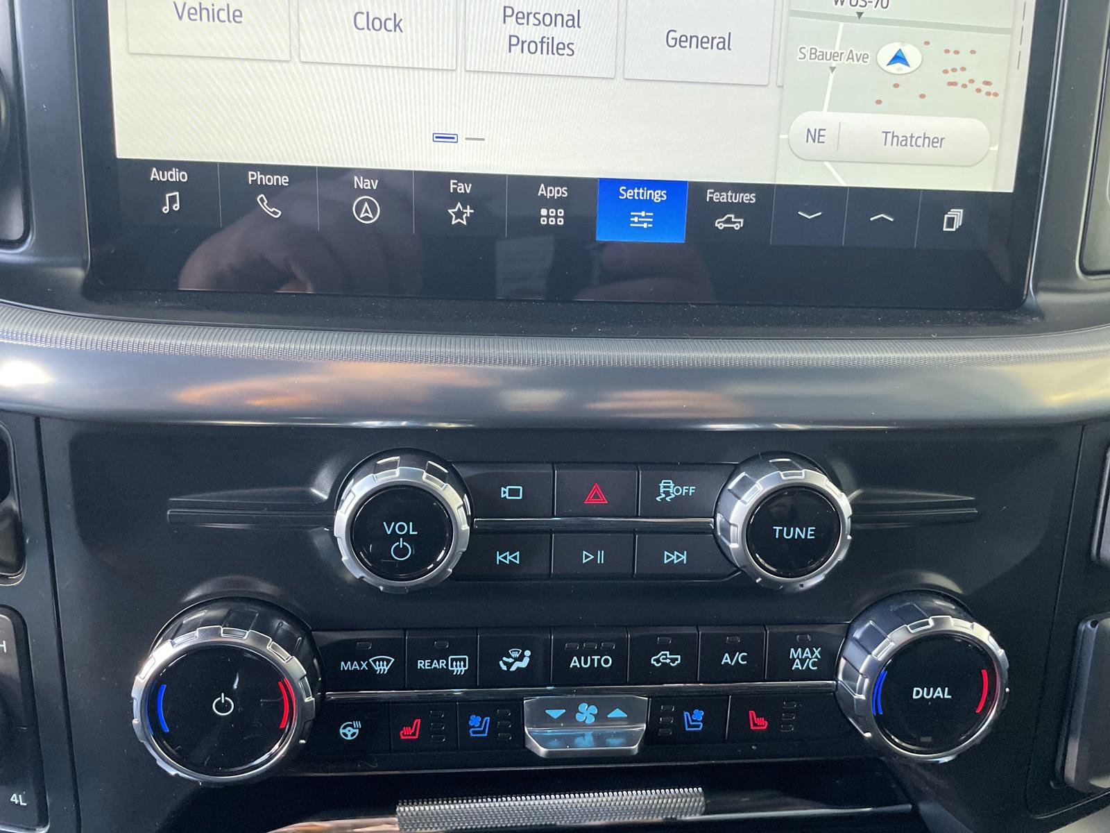 New 2025 Ford F150 Lariat w/ Equipment Group 501A Mid image 24
