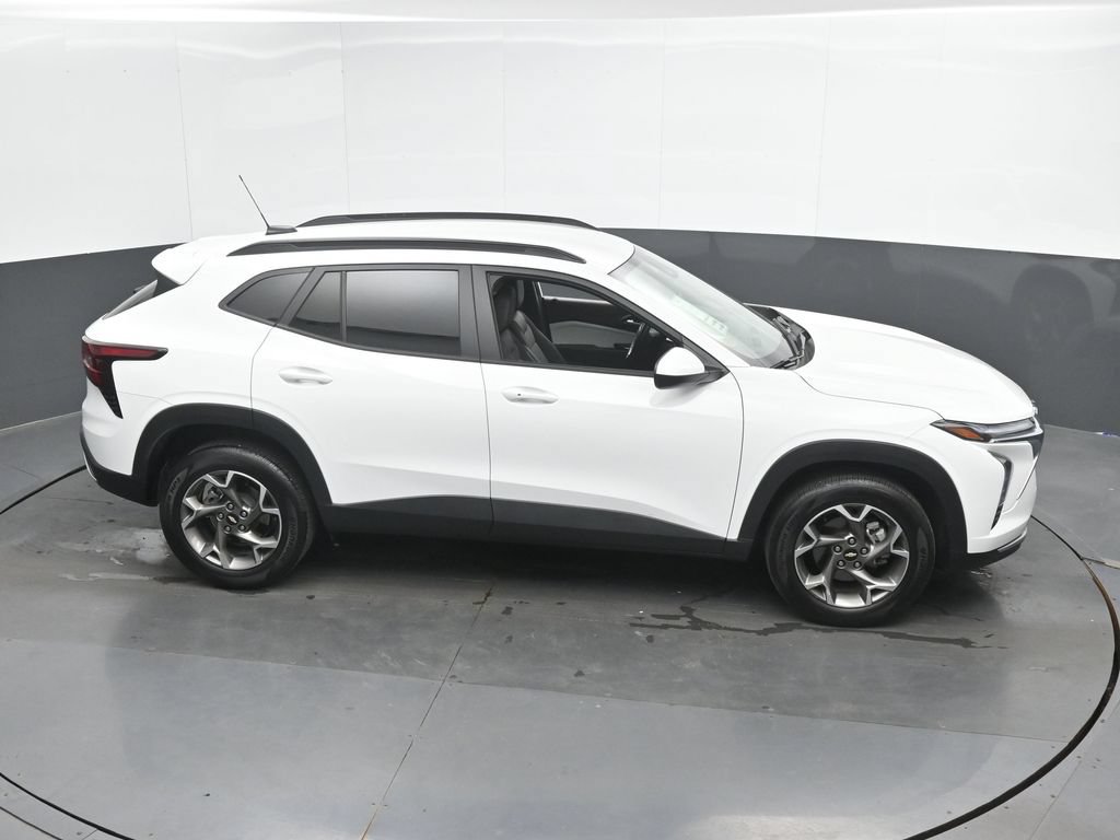 Used 2025 Chevrolet Trax LT w/ LT Convenience Package FWD image 35