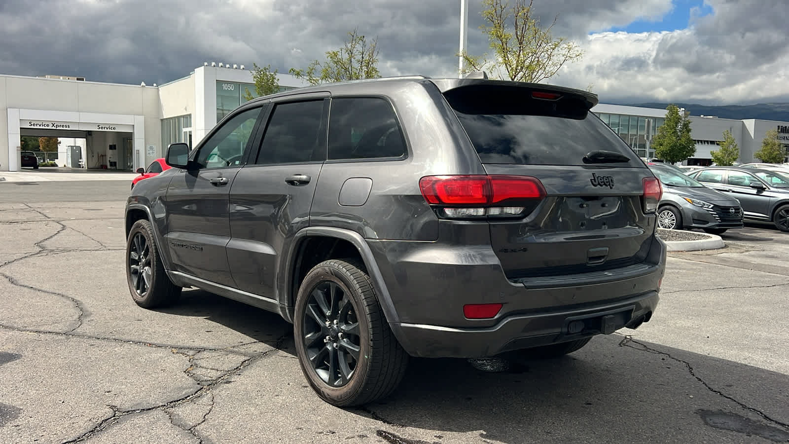 Used 2021 Jeep Grand Cherokee Laredo X AWD/4WD image 7