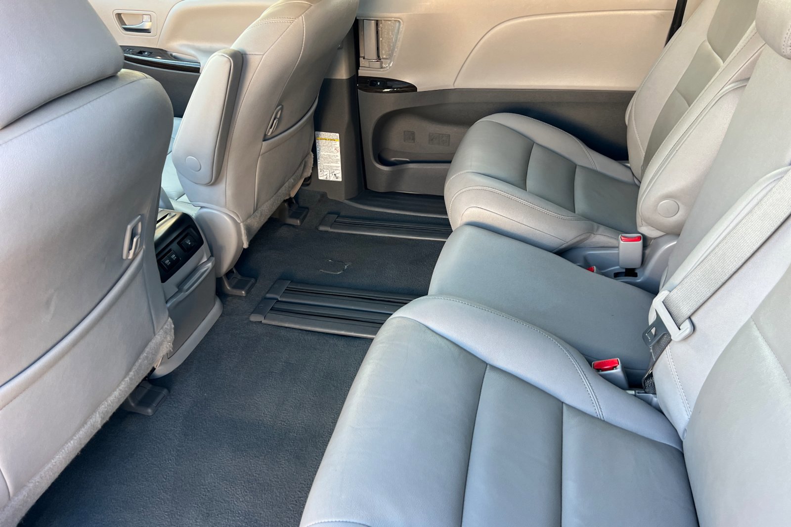 Used 2020 Toyota Sienna XLE image 12