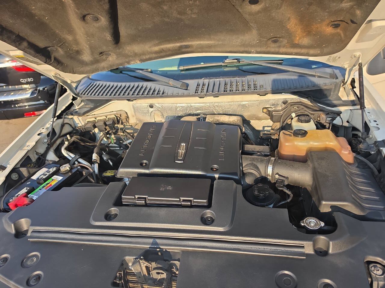 Used 2010 Lincoln Navigator 4WD image 29