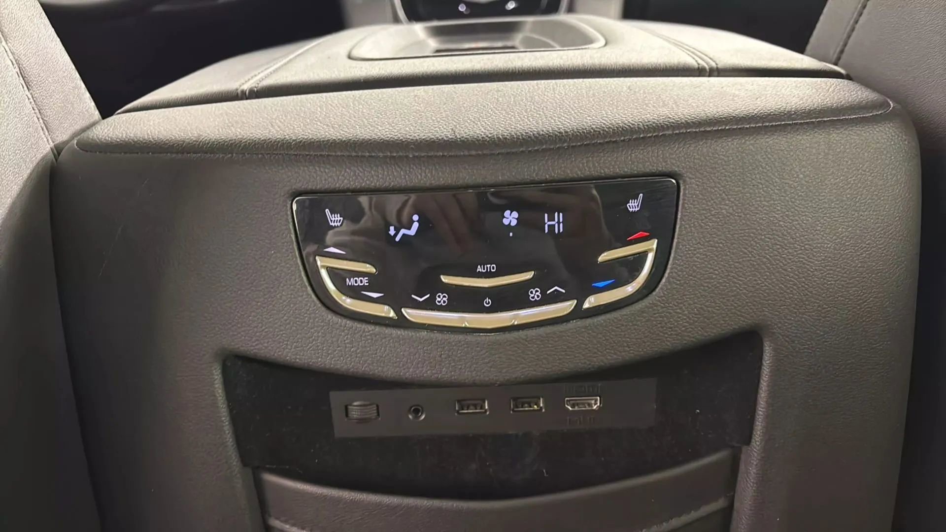 Used 2020 Cadillac Escalade Premium Luxury w/ LPO, Radiant Package image 28