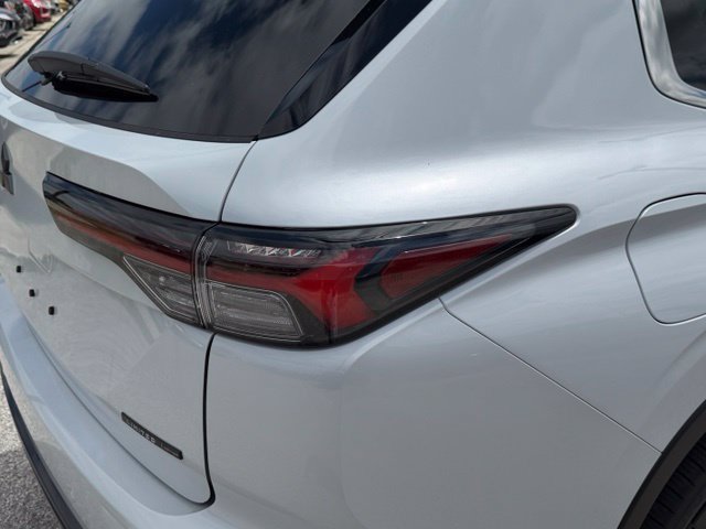 New 2026 Mitsubishi Outlander LE FWD image 12