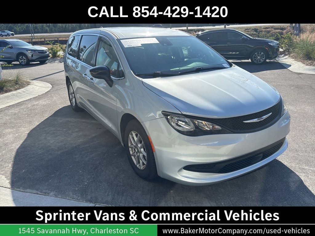 Used 2024 Chrysler Voyager LX FWD image 3