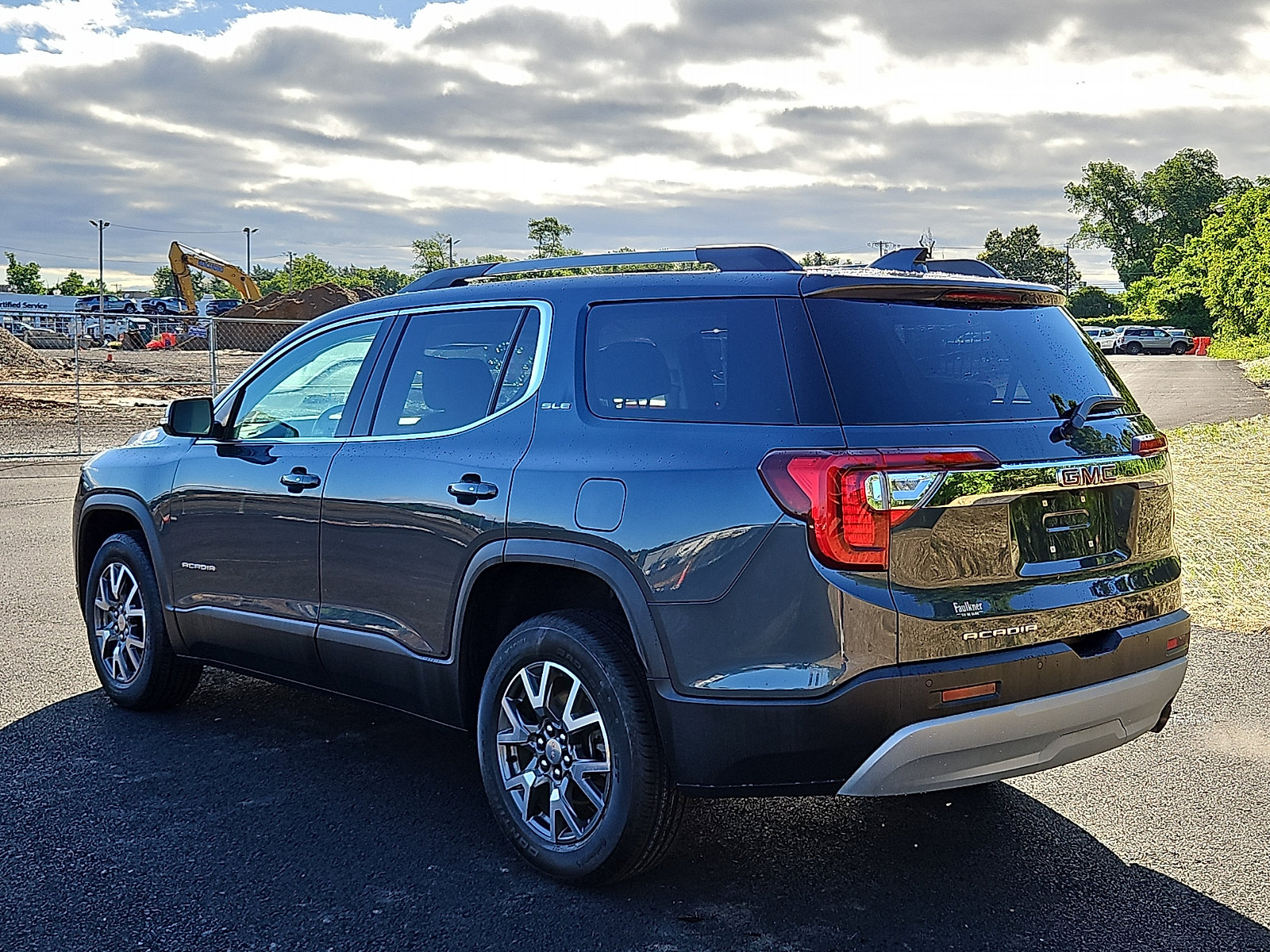Used 2020 GMC Acadia SLE w/ Driver Convenience Package FWD image 4