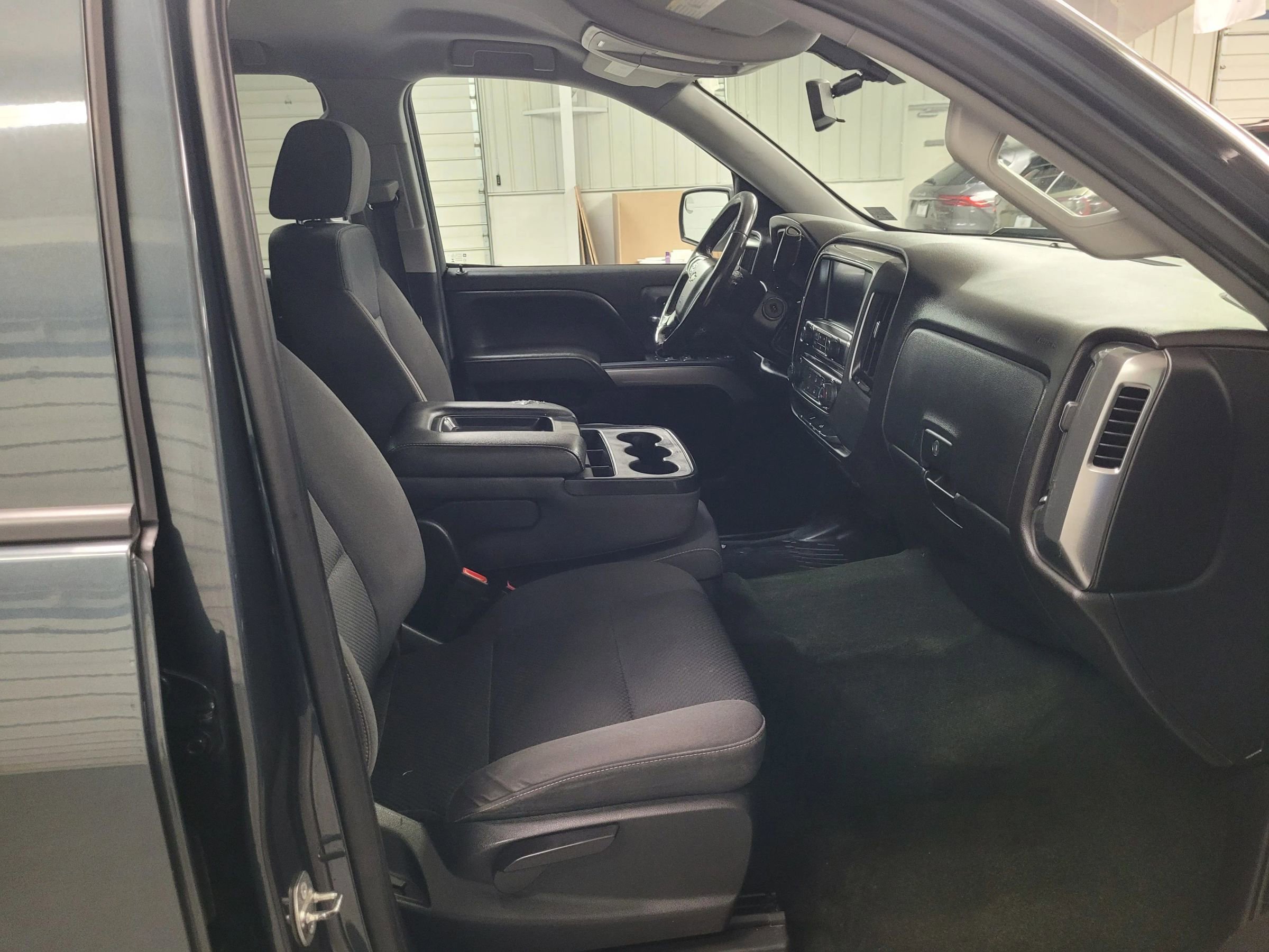 Used 2018 Chevrolet Silverado 1500 LT image 29