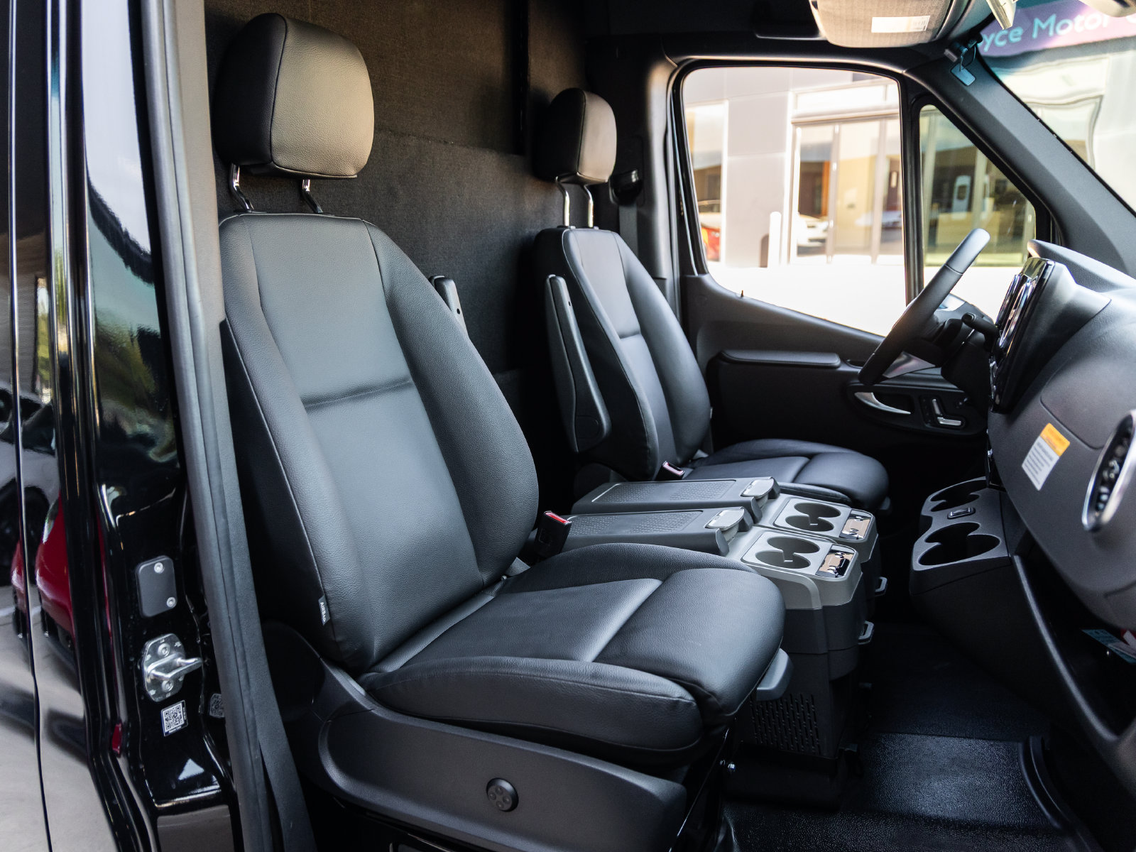 Used 2025 Mercedes-Benz Sprinter 2500 image 43