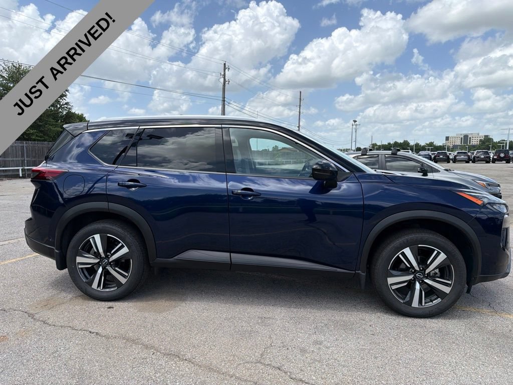 Certified 2025 Nissan Rogue SL w/ SL Premium Package AWD/4WD image 4