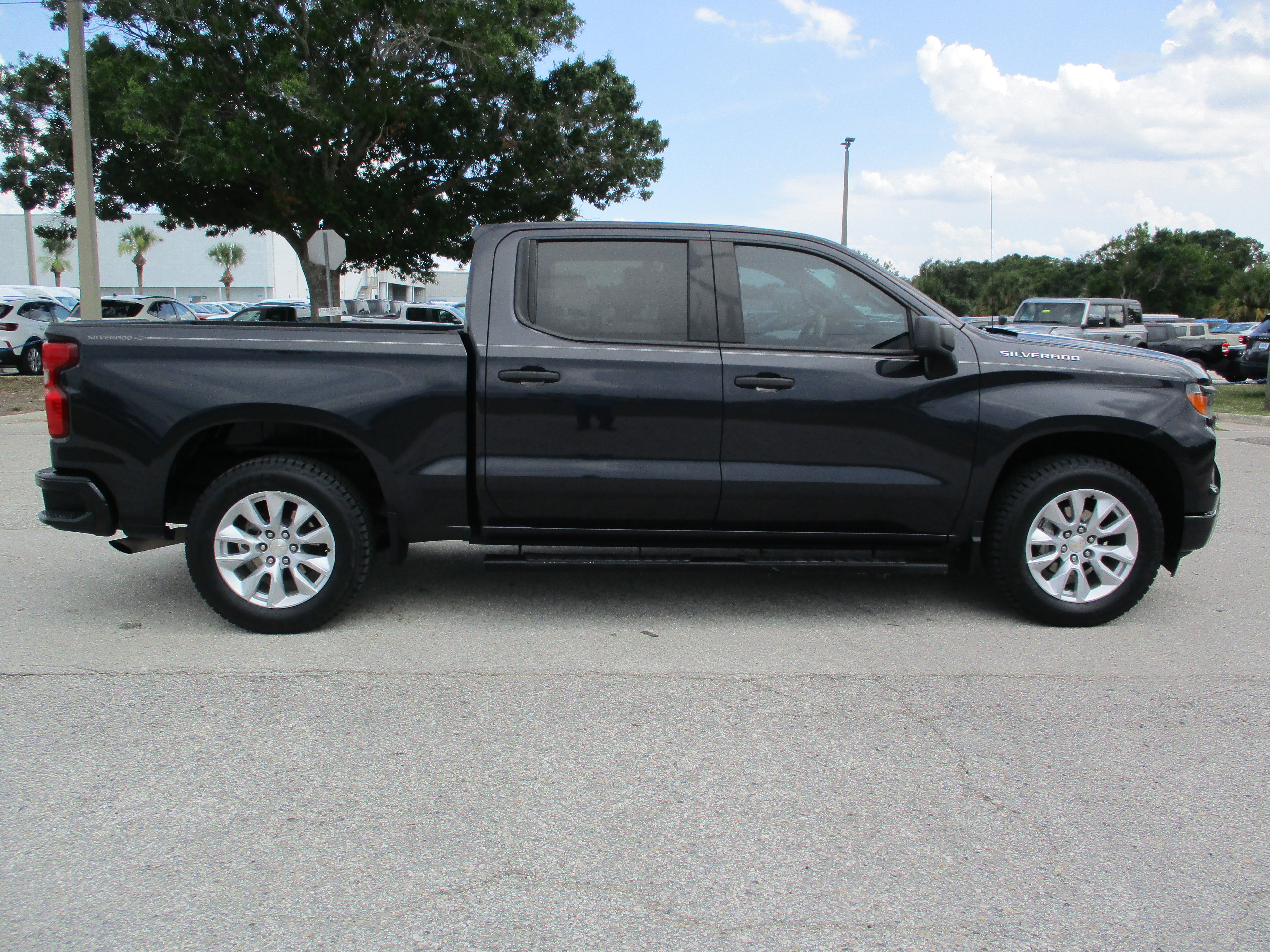 Used 2023 Chevrolet Silverado 1500 Custom image 8