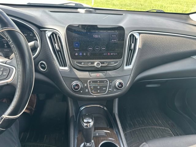 Used 2019 Chevrolet Malibu LT FWD image 17